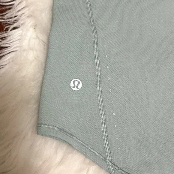 Lululemon Size 8 High-Neck Running and Training T-Shirt
Silver Blue Light Green - Picture 7 of 13